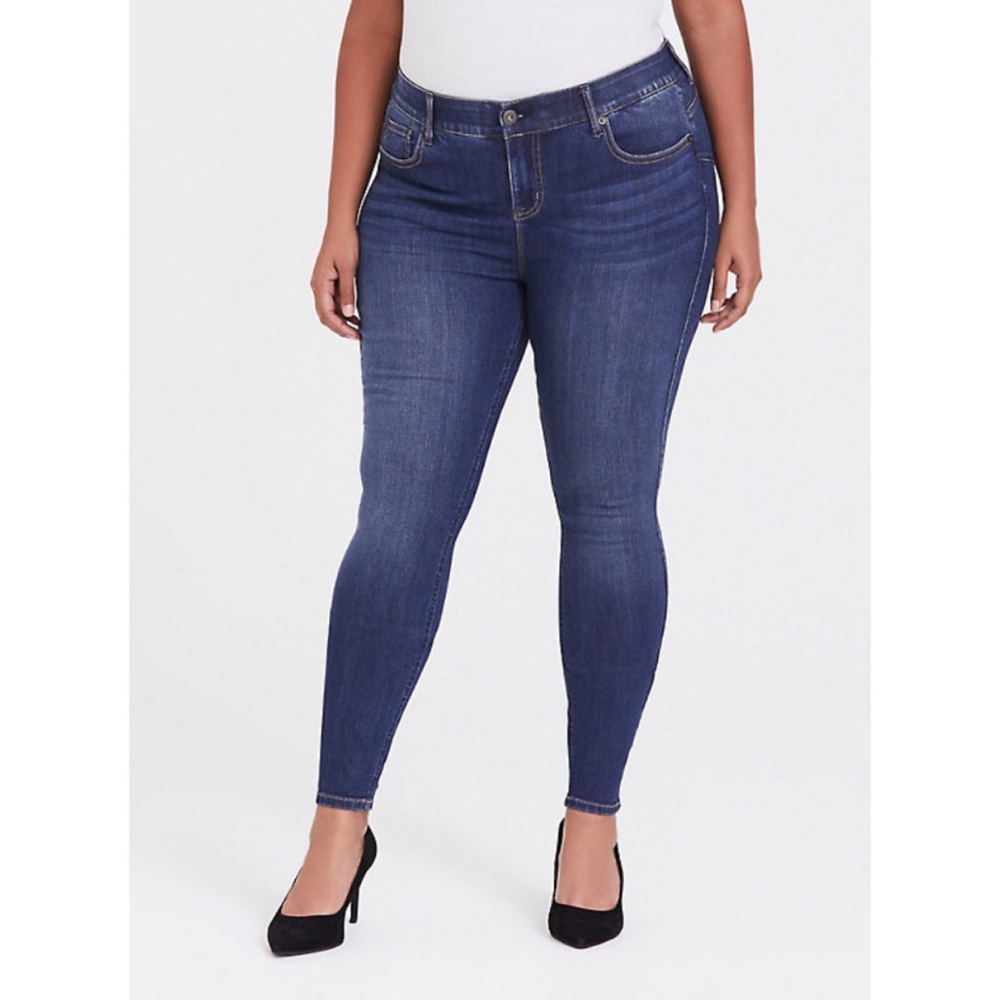 🆕Torrid Bombshell Medium Wash Skinny Jeans 18 NWT